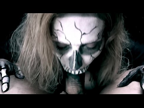 ❤️ Demon djevojka siše kurac svojim crnim ustima i guta spermu. Jebanje na hr.pornfuror.ru ❌️